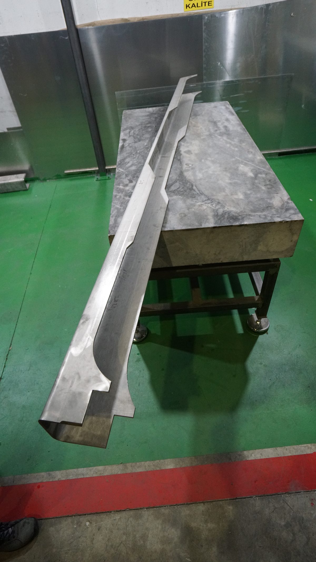 Uzun formatlı bükümlü panel